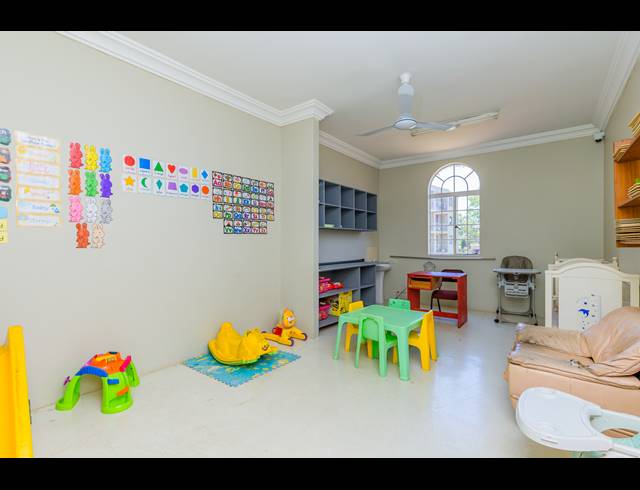 266M² BUSINESS FOR SALE IN MONTCLAIR